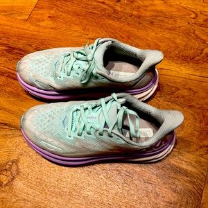 Clifton 9 wide shoes